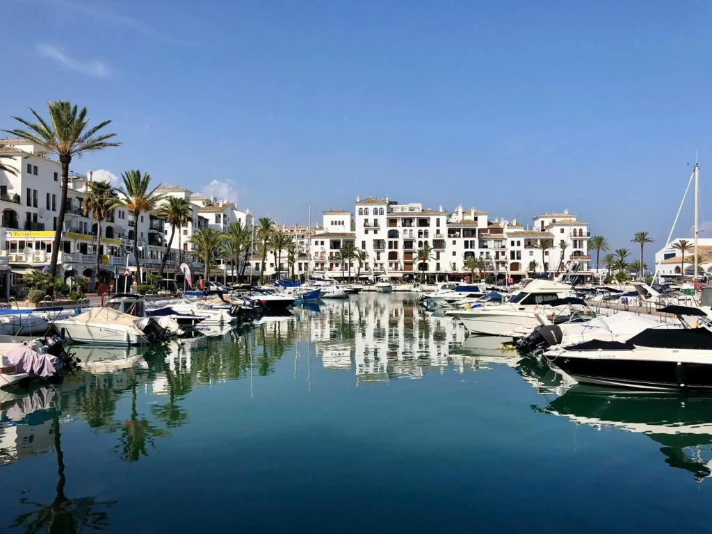 Superb Seafront Apartment Marina Real 305