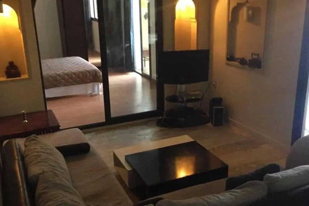 2 Bed Flat - Sleeps 6 - Hottub - Parking - Wifi