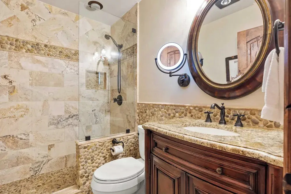 Ghostriders 11 by Avantstay Top Floor Condo w/ Large Patio & Mountain Views!