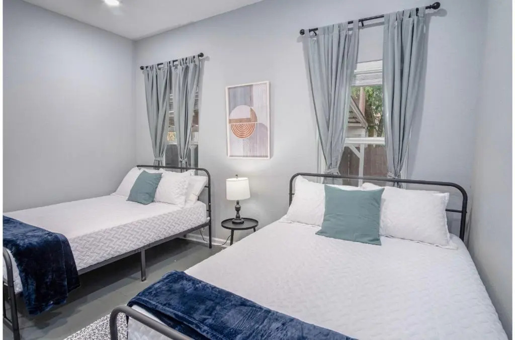 Captivating 4BR 2BA Home Near Awesome Downtown
