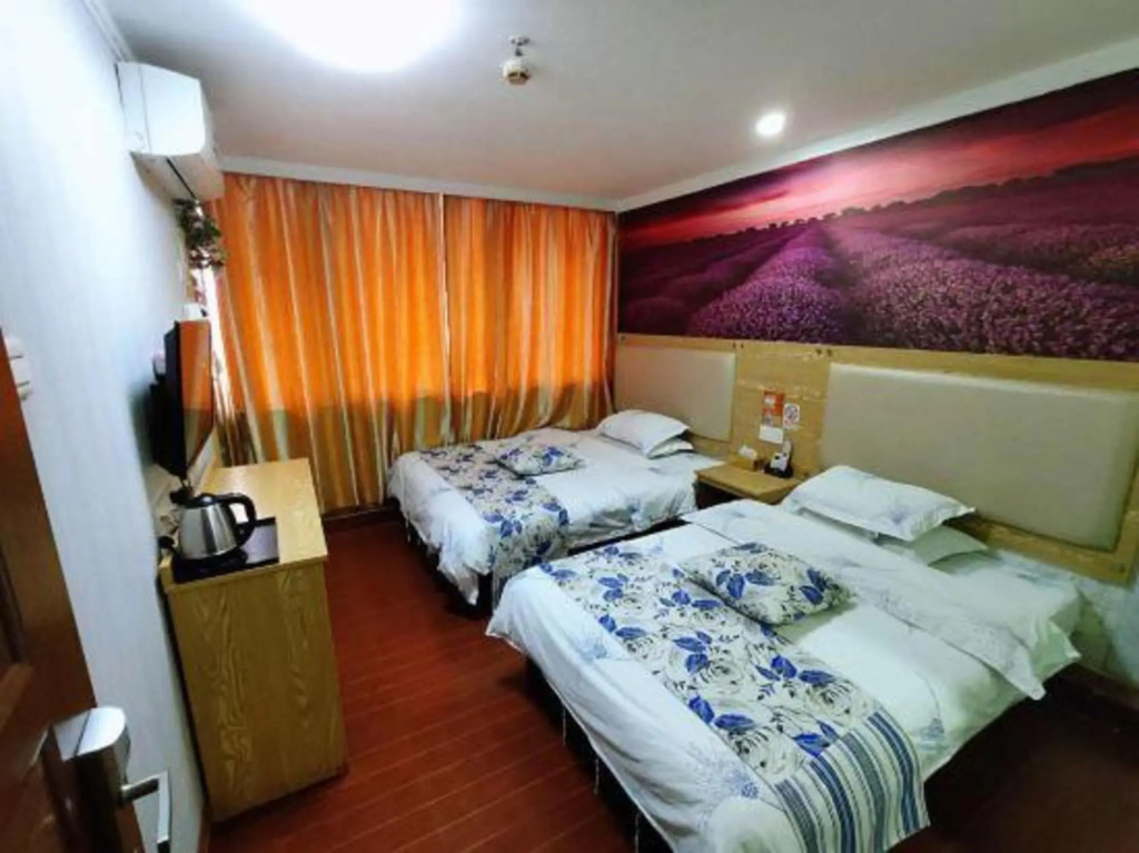 Jinfeng Hotel (Guangzhou Shangxiajiu Pedestrian Street Chenjiazhao Subway Station)