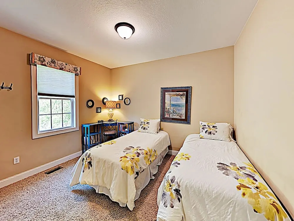 40 Charles Marlowe Drive Home 4 Bedrooms 3 Bathrooms Home
