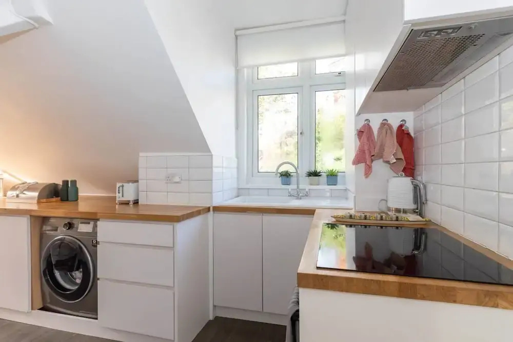 Bright 1 Bedroom Flat Near the Tube