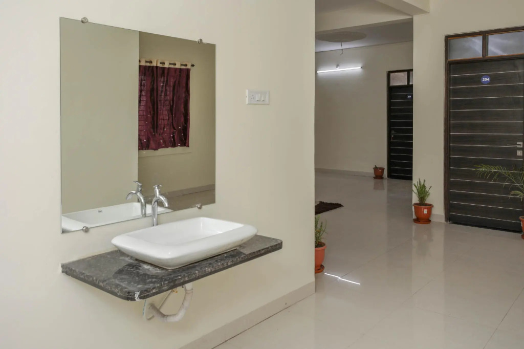 OYO 28790 Hotel Metro