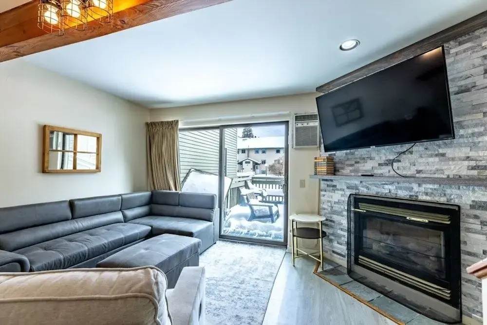 Telemark 5 4 Bedroom Condo by RedAwning