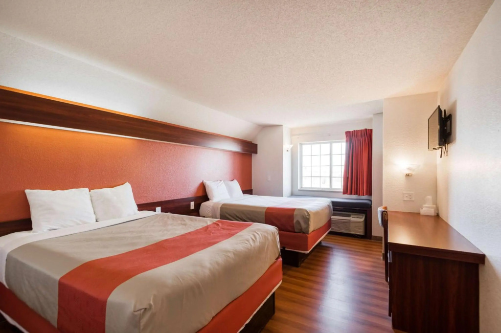 Motel 6-Olathe, KS
