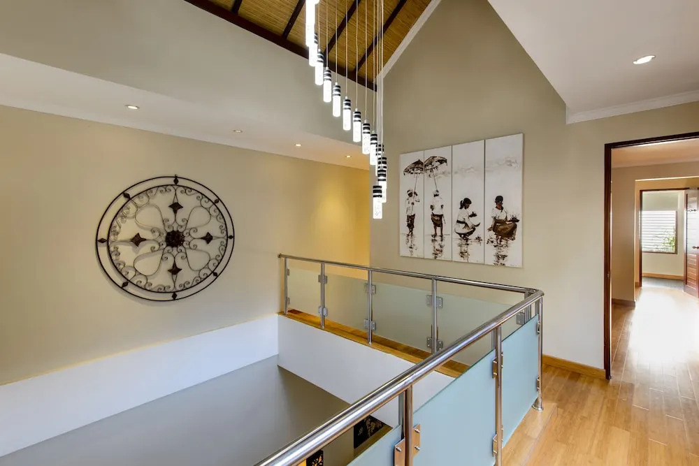 Super 4 Bed, Sleeps 8, Just 300m walk from Beach