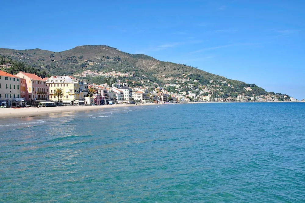 La Vie Enchanting Sea View