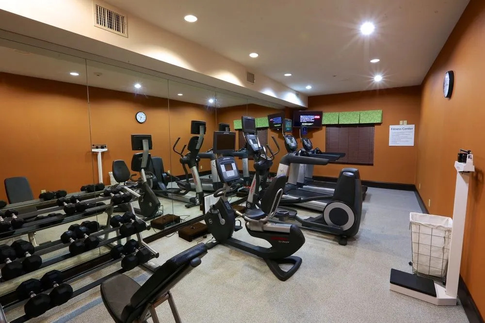 Holiday Inn Express & Suites Dallas W - I-30 Cockrell Hill