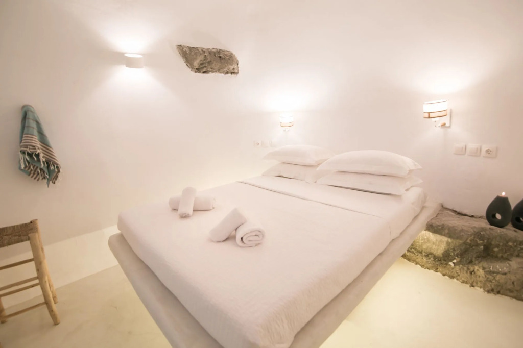 Morfi Cave House