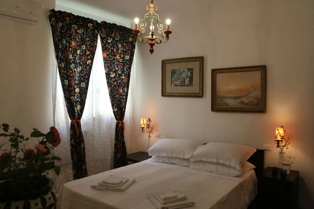 HouseInTheLight B&B