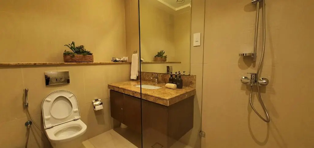 ONE Elegant Apartment in Muscat Bay 01