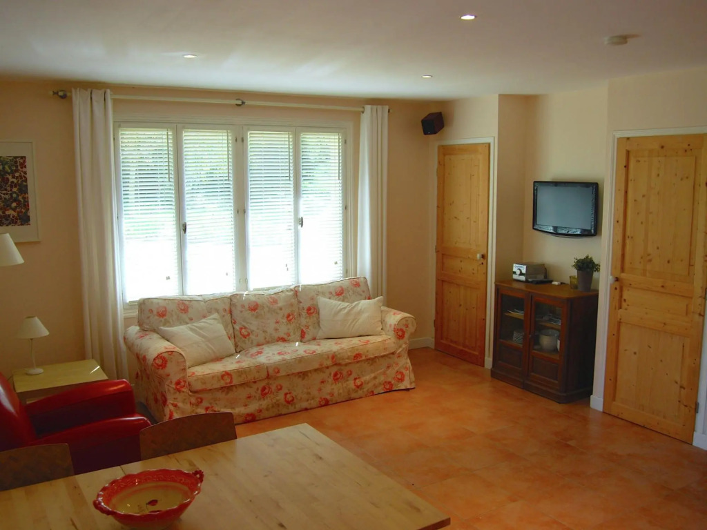 Lovely Cottage in Valréas with Swimming Pool