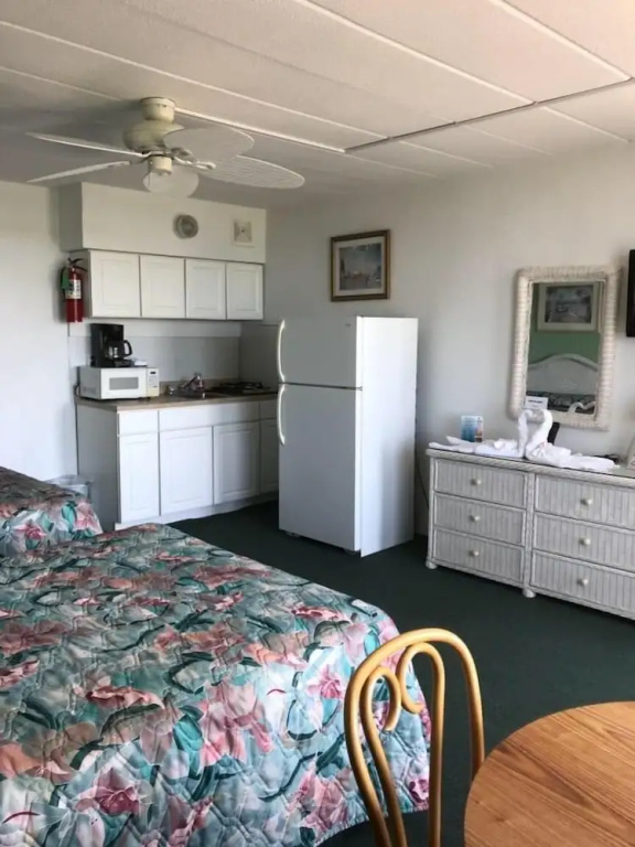 Gold Crest Motel