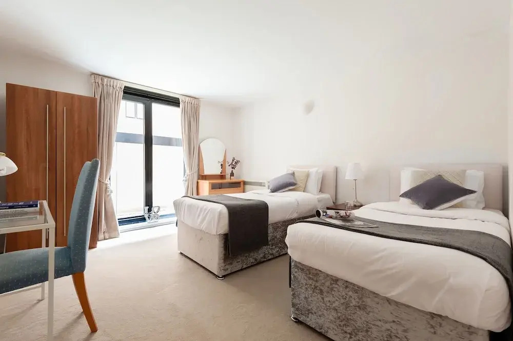 Platinum Apartment near Gloucester Road 9950
