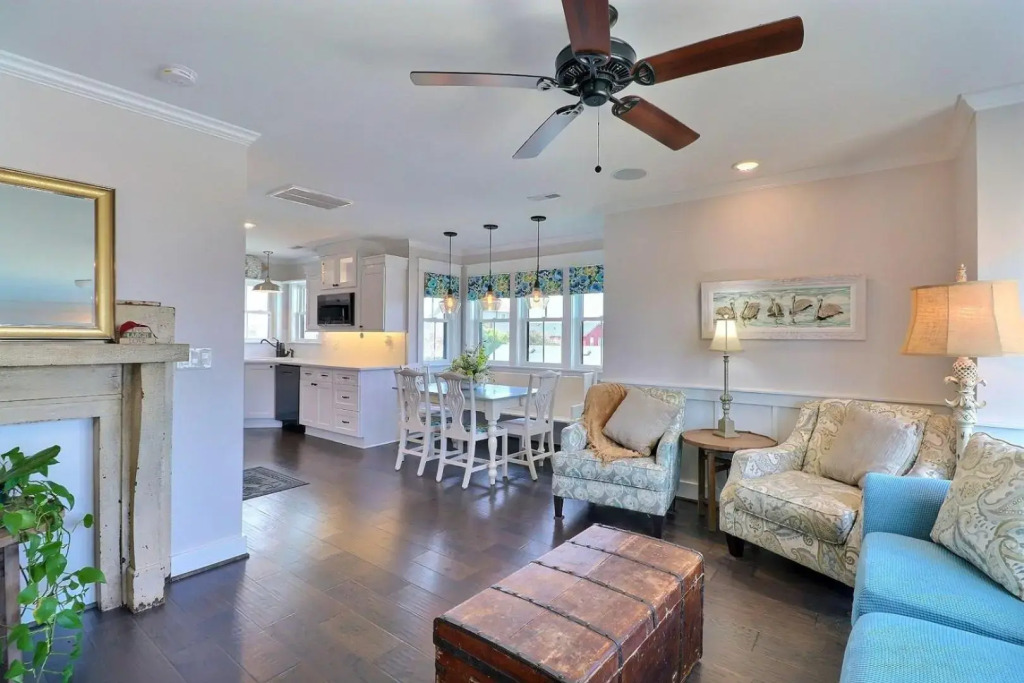 5044 La Casa Blanca 2 Min Drive to Beach
