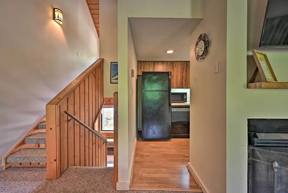 Village of Loon Mtn Condo with Fireplace and Balcony!