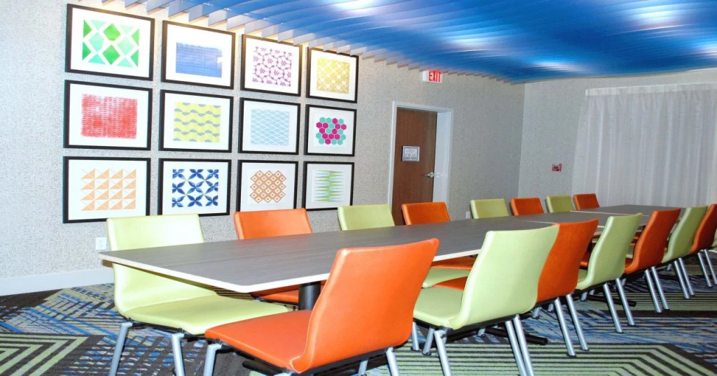 Holiday Inn Express & Suites White Hall by IHG