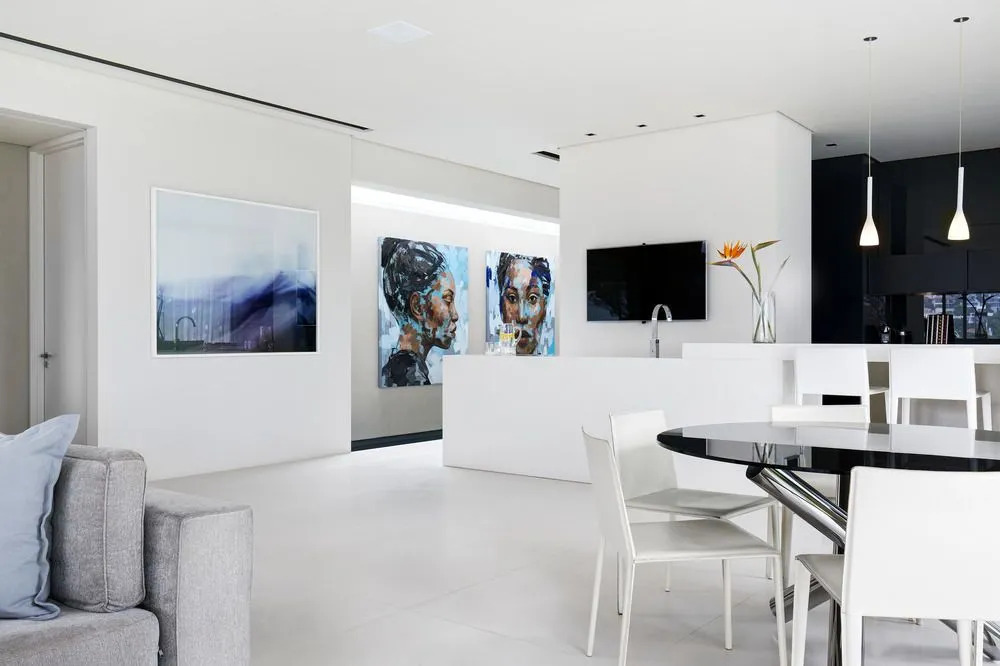 008 Bond Villa