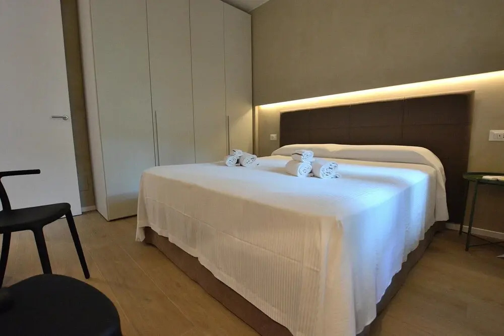 Leonardo Walsh Apartment