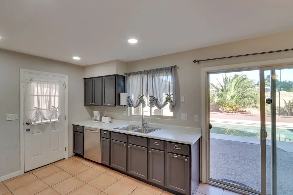 Pool, Game Room! Golfer's Paradise in Mesa