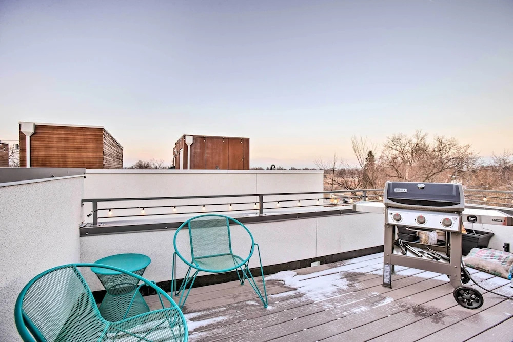 Trendy Denver Townhouse ~ 3 Miles to Downtown!