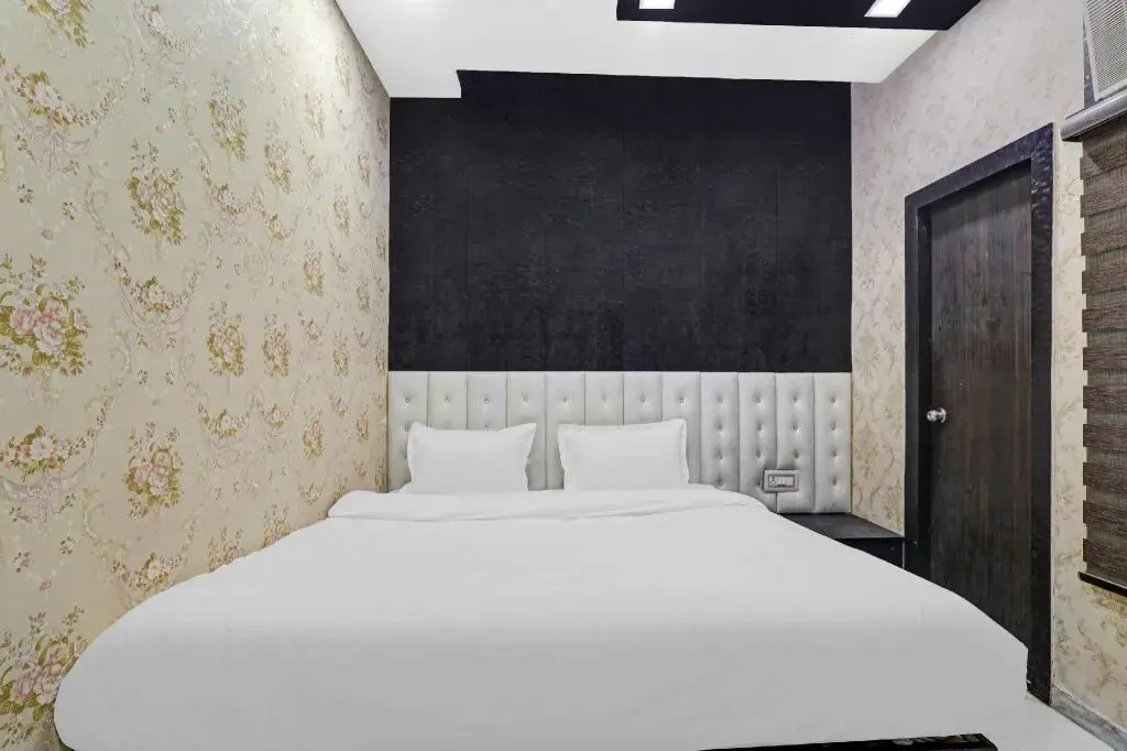 Capital O 85681 Hotel Shree