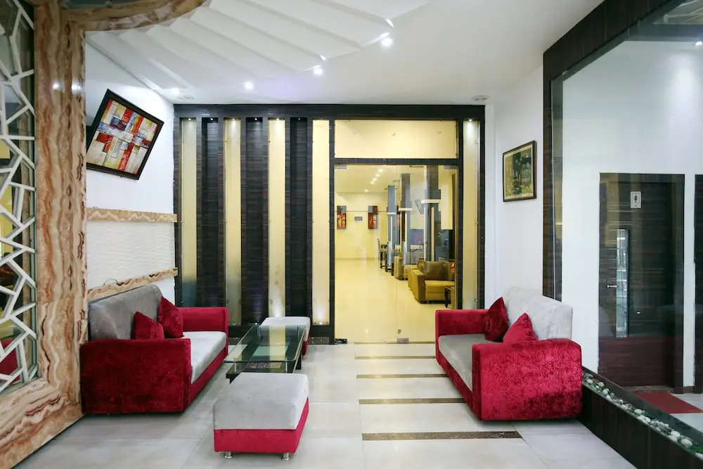 OYO 1673 Hotel MM Yellowuds