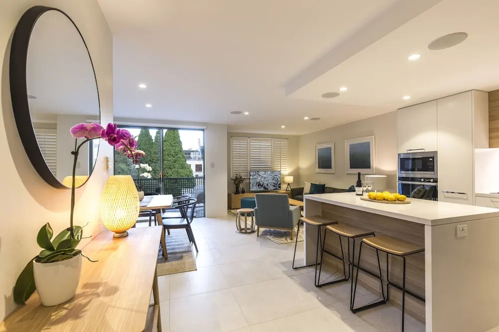 Executive 2 Storey Apartment with Pool