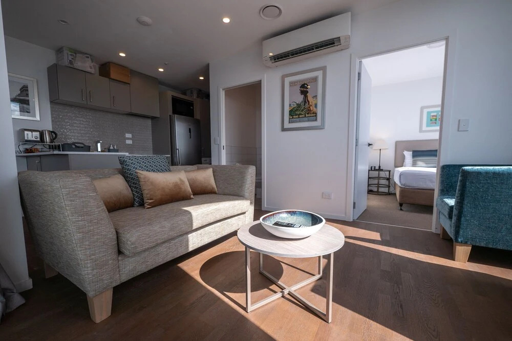 Stunning 2 Bedroom Apartment With City and Harbour Views in the CBD