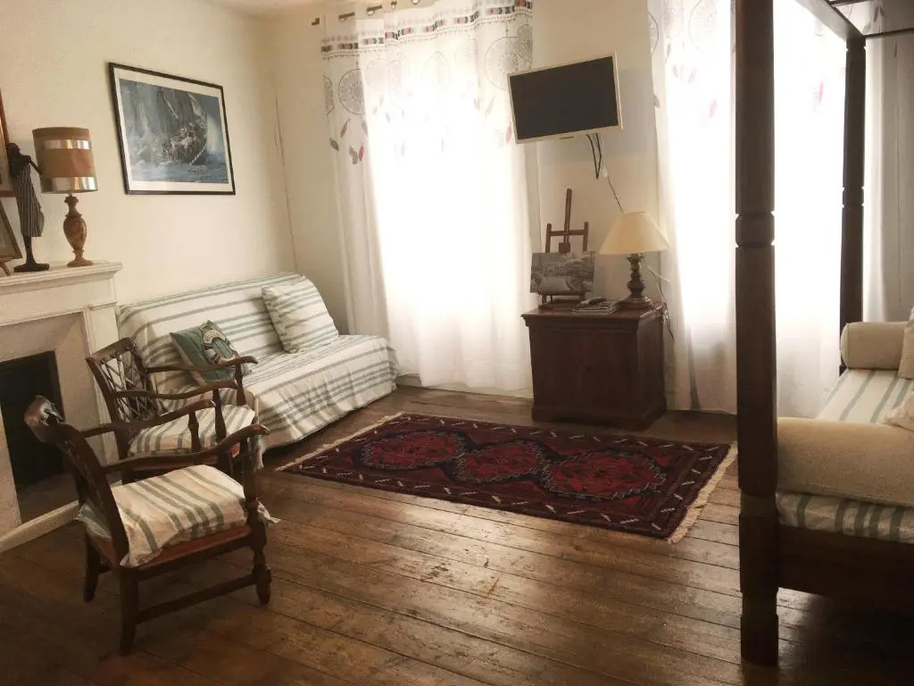 GÎte indépendant dans une villa -Vue et accès direct mer - avec 3 chambres et 3 grandes terrasses