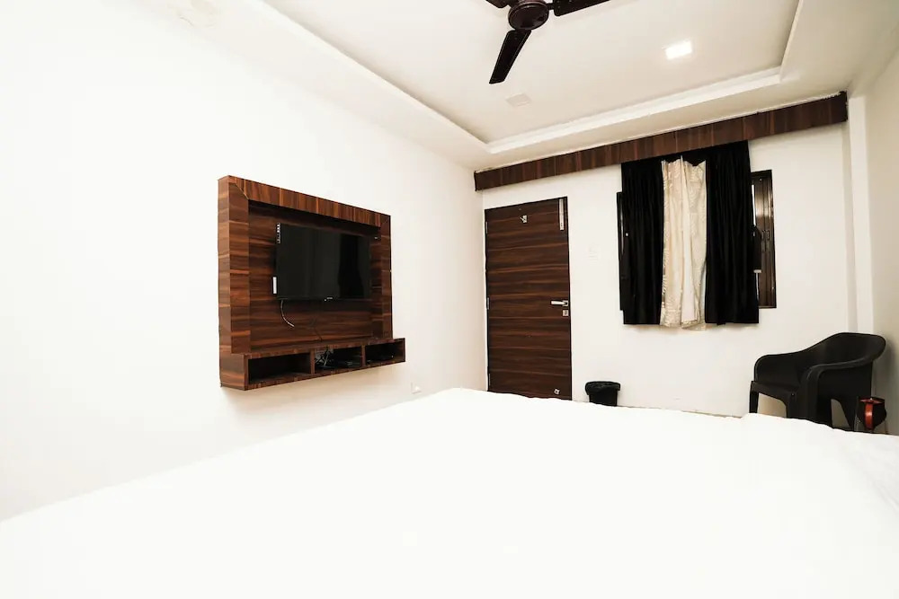 Hotel Sai Executive Near Holy Cross Church Mahabaleshwar