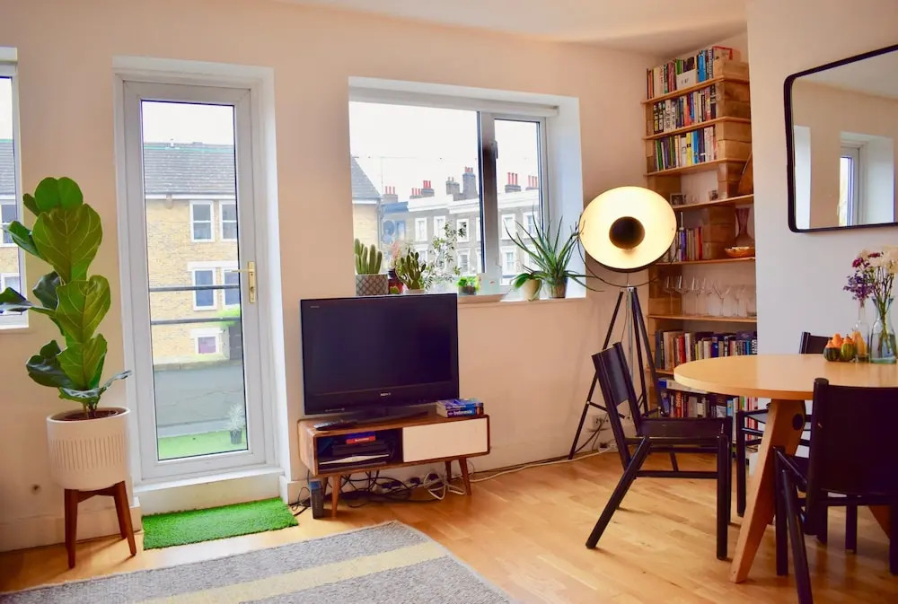 2 Bedroom Flat With Balcony in Homerton