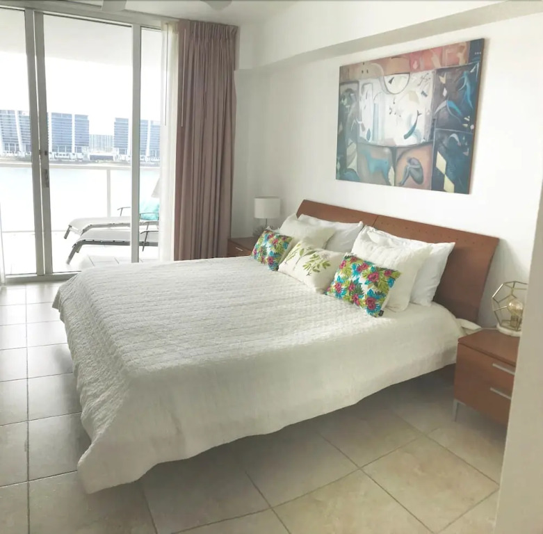 Le Marina Bay 1003 by Go Florida Condo, Sunny Isles