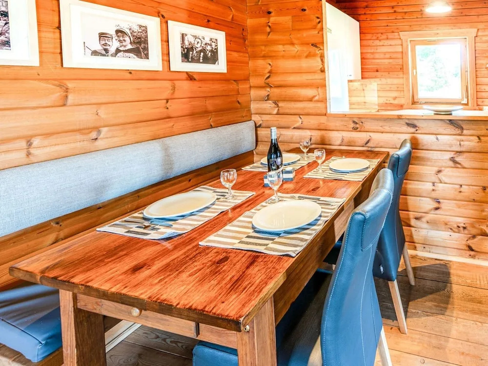 Quaint Chalet, Bernister