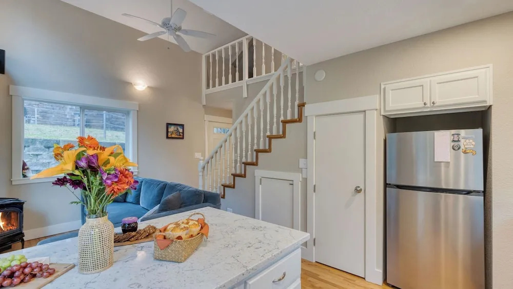 Cozy Cannon Beach Home Near Haystack Rock & Downtown Steps From the Sea by Avantstay