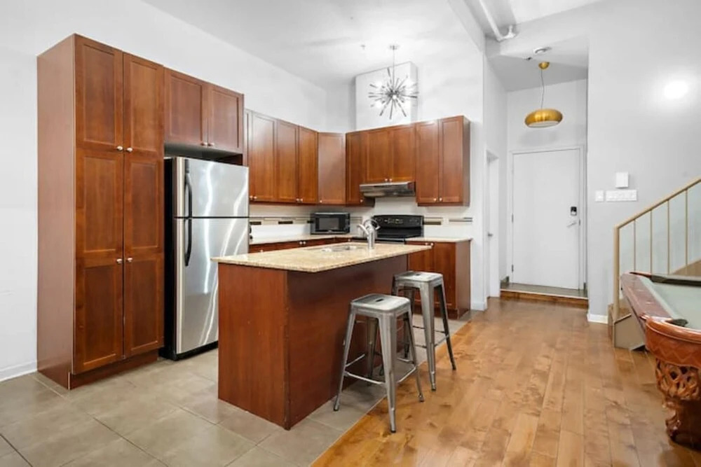 Old Montreal 4BR 2 Floors Loft Hotel