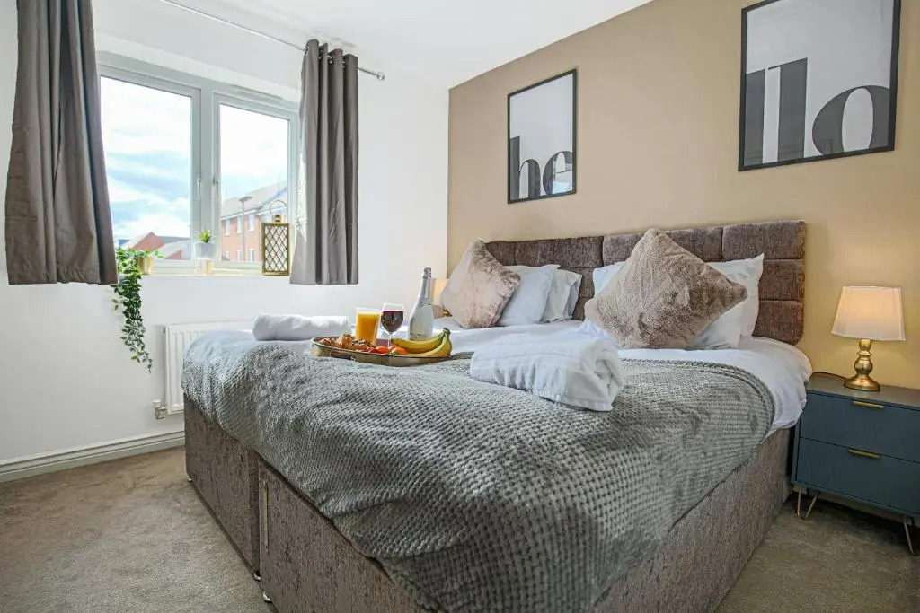 Oakridge House • Parking • Fast WiFi • Smart TVs • Garden • Self-Check-In • Yoko Property