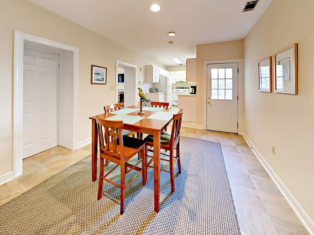 127 E Liberty Townhouse Unit A 1 Bedroom 1.5 Bathroom Townhouse