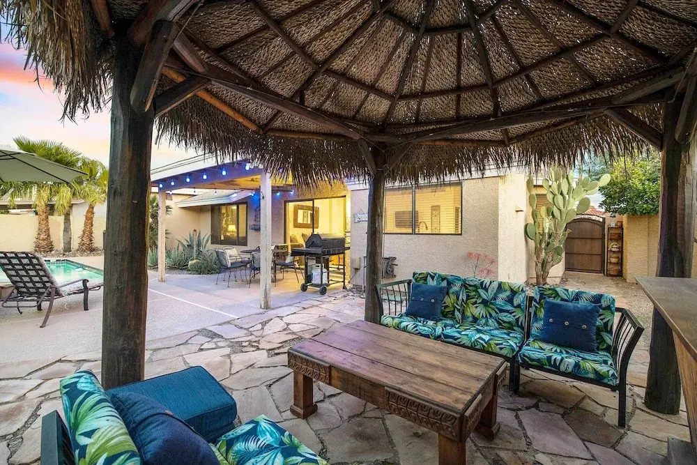 Pool, Hot Tub & Patio: Charming Scottsdale Home!