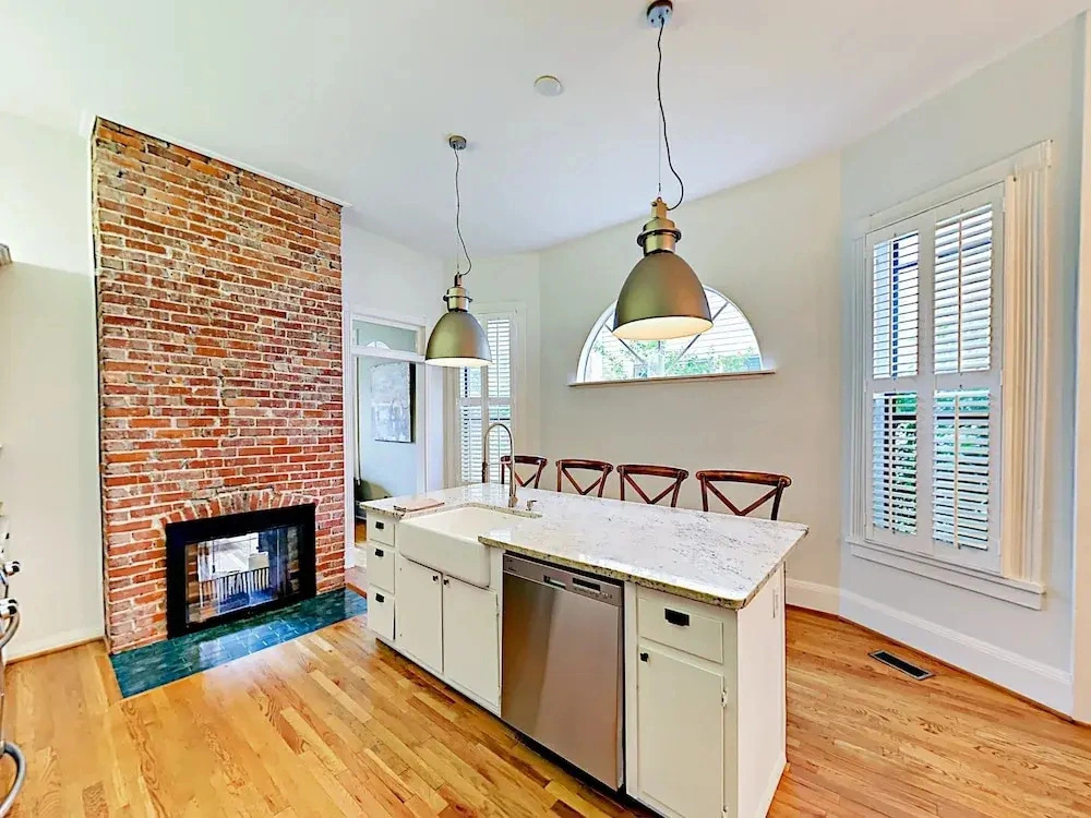3Br Gorgeous Victorian House by RedAwning