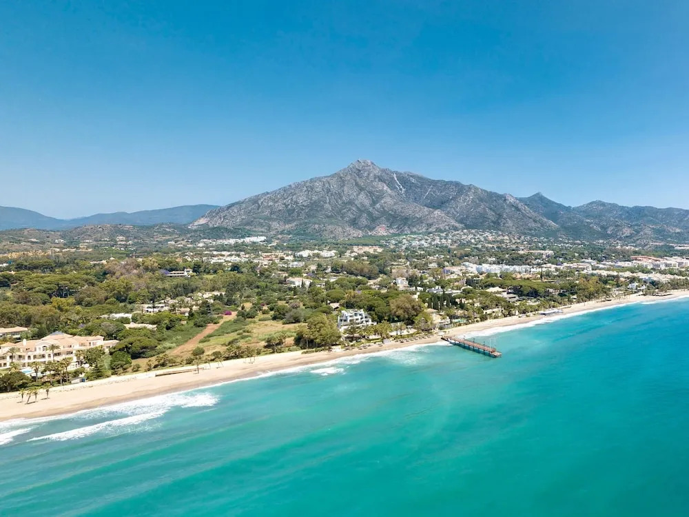 2 Bed Gf Apt Near Puerto Banus