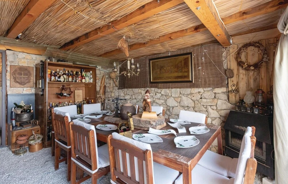 Beautiful Home in Komarna With Wifi and 3 Bedrooms