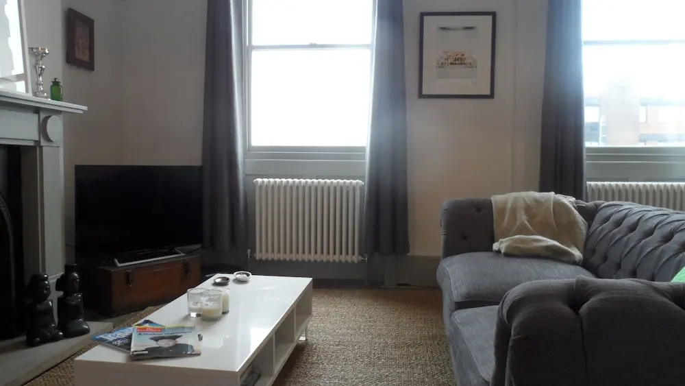 Modern, Stylish Apartment Minutes From The Oval