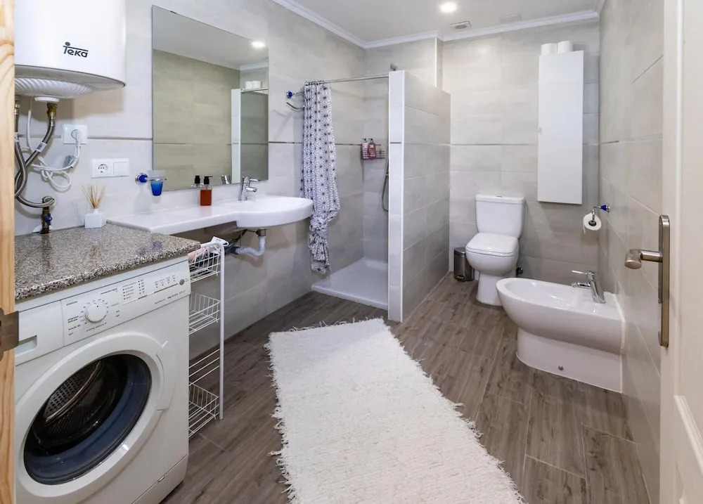 Fuengirola Centre - Modern 2BR Apartment -one Step to Everything