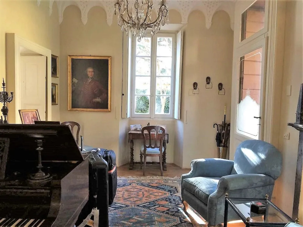 Villa Lucia Laglio with private lake access