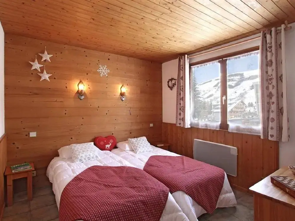 Chalet in Les Deux Alpes Near Ski Lift