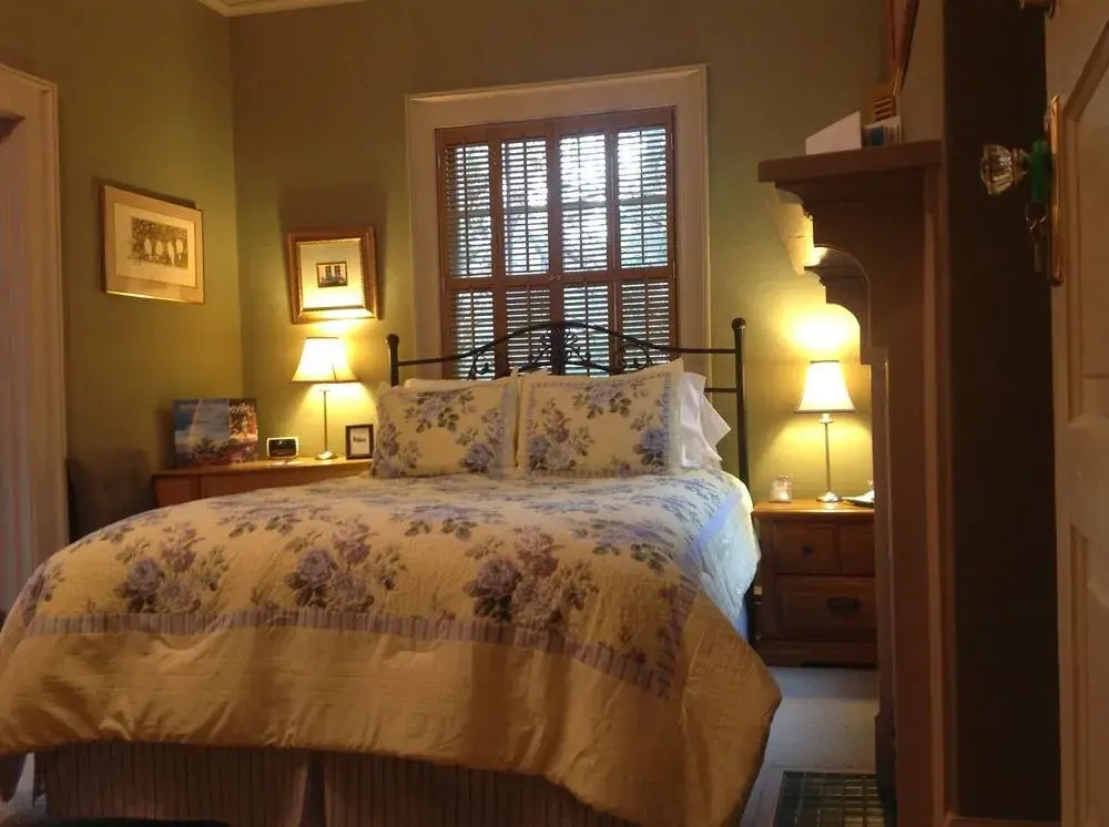 North Lodge on Oakland Bed and Breakfast
