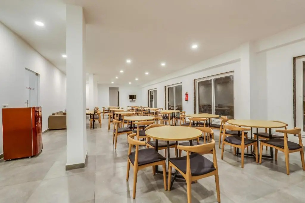 OYO Townhouse 493 Hotel Tel One Stay Near Omaxe Celebration Mall