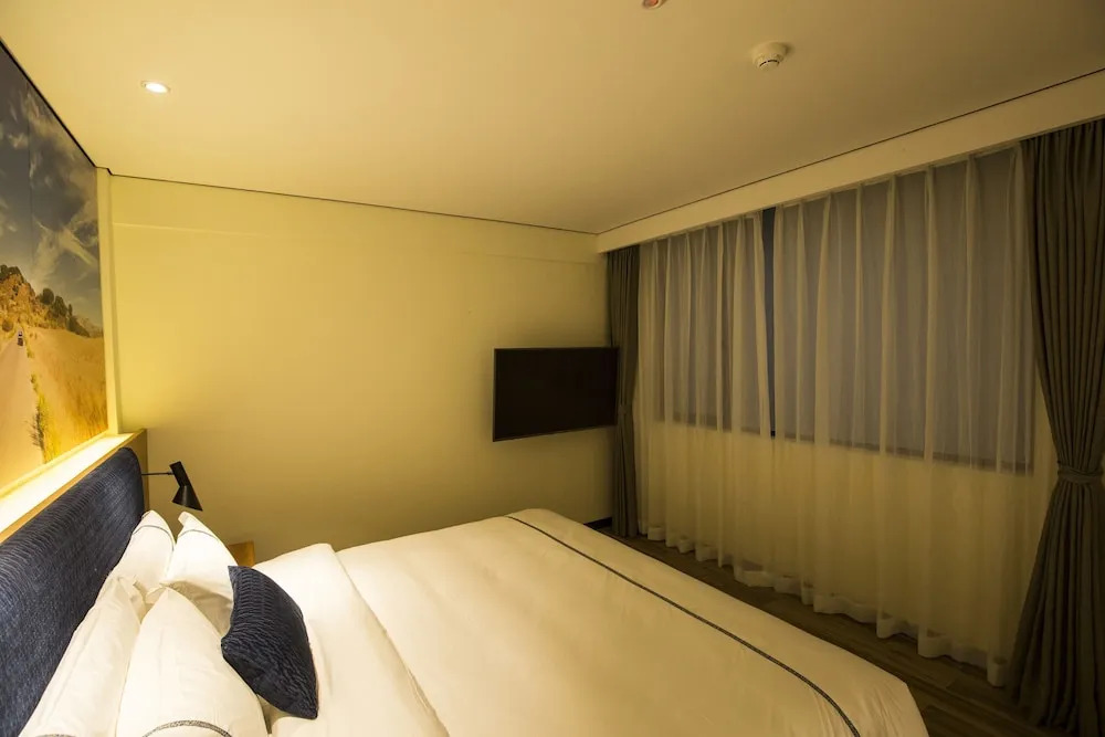 Spring Posh Roadsun International Hotel & Resort